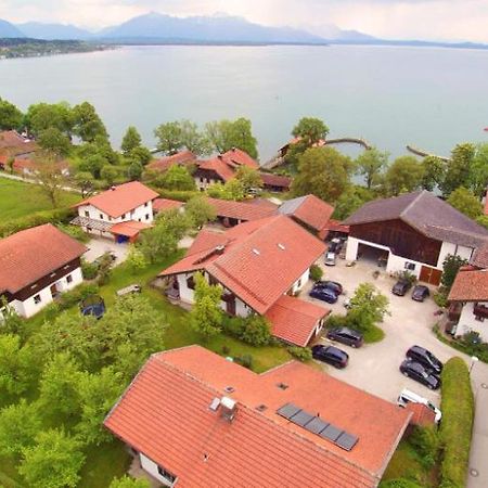 Gaeste- Und Apartmenthaus Wiesholler Chieming Exteriör bild