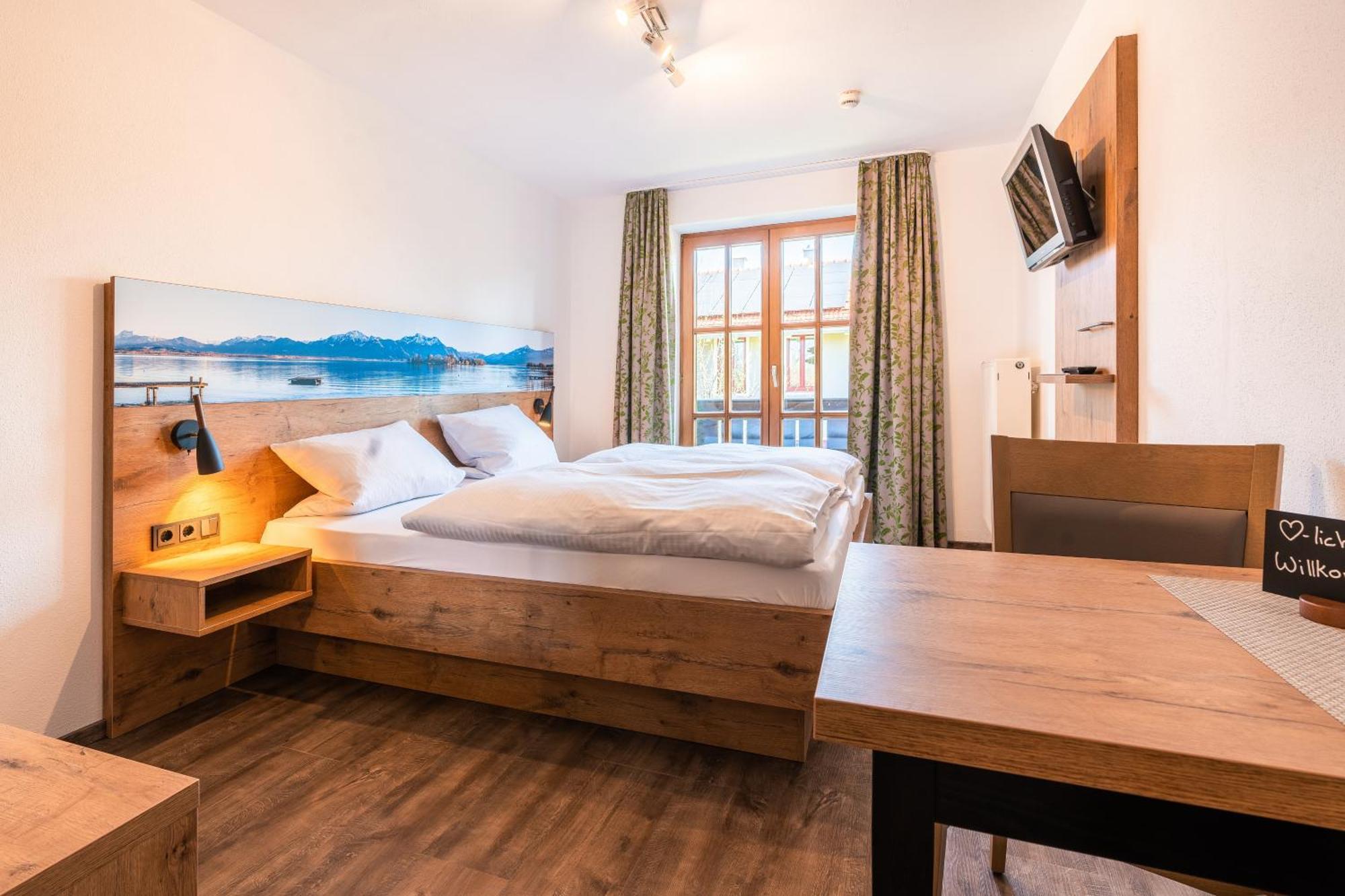 Gaeste- Und Apartmenthaus Wiesholler Chieming Exteriör bild