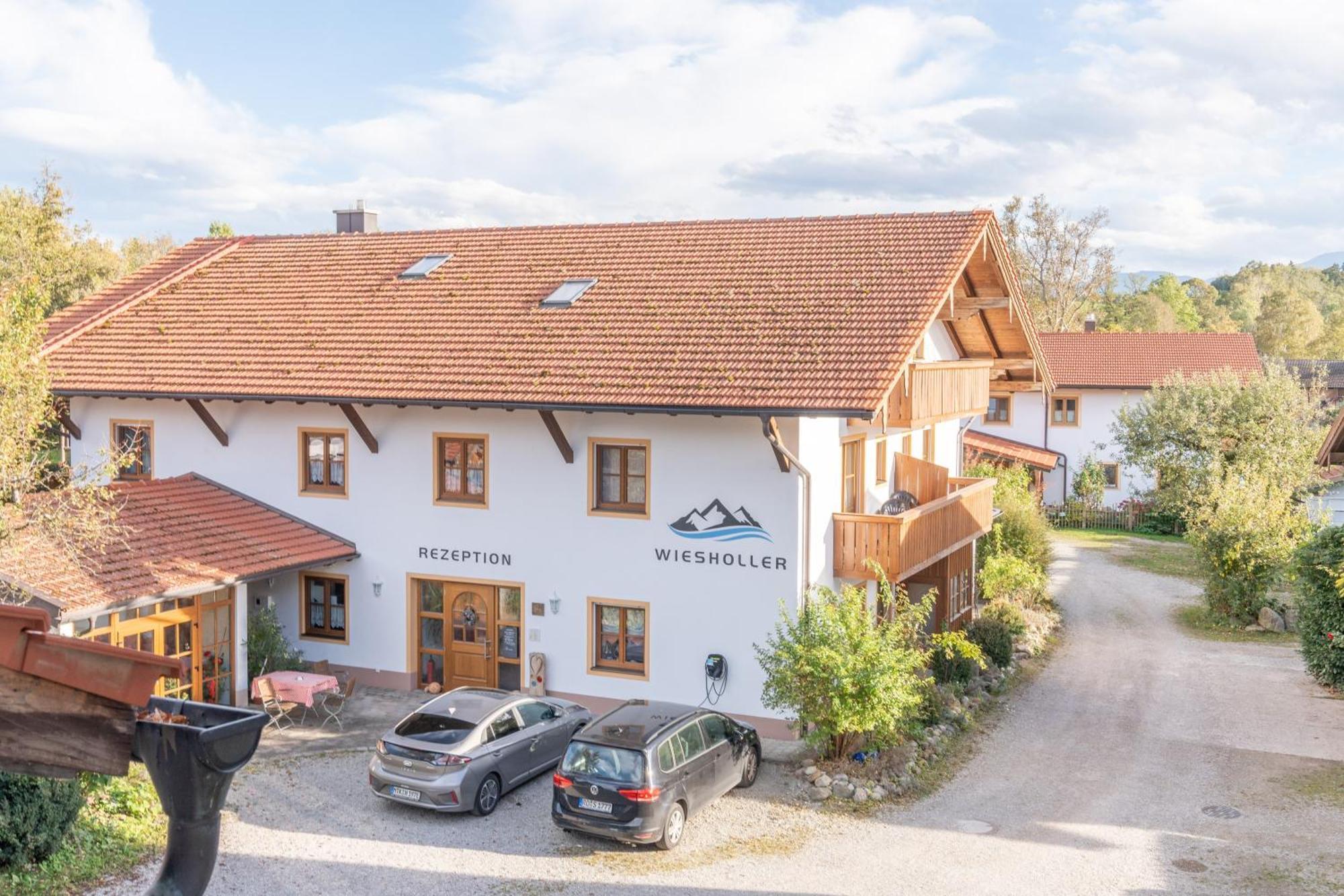 Gaeste- Und Apartmenthaus Wiesholler Chieming Exteriör bild